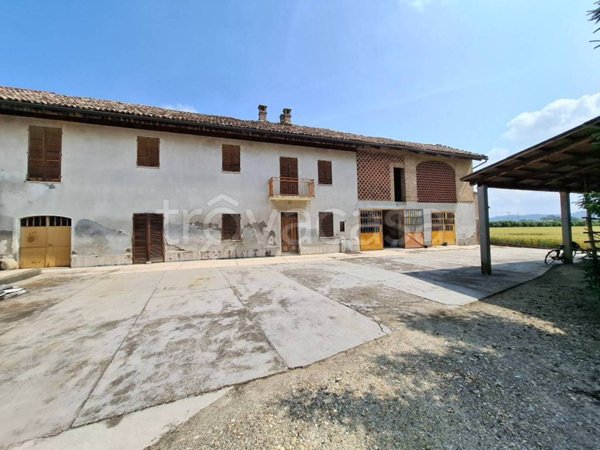 casale in vendita a Govone in zona Canove