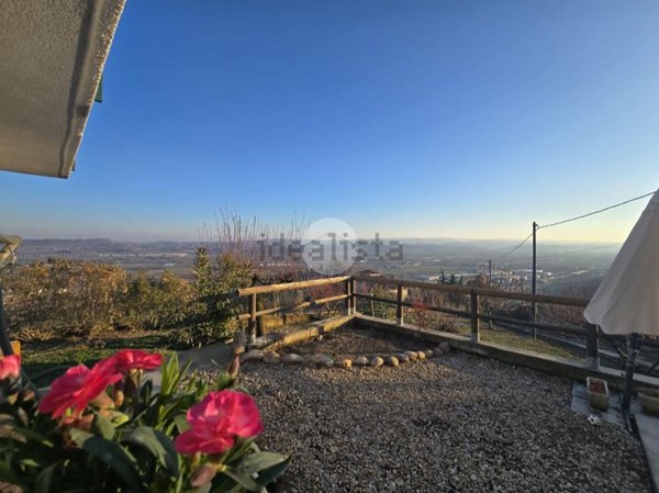 casa indipendente in vendita a Govone in zona San Pietro