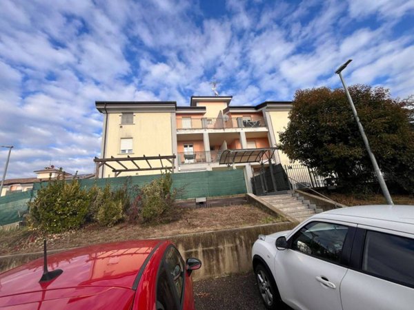 appartamento in vendita a Govone in zona Canove