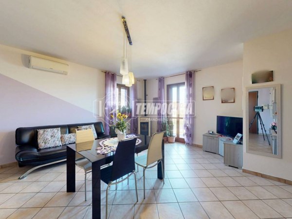 appartamento in vendita a Govone in zona Canove