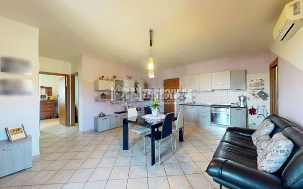 appartamento in vendita a Govone in zona Canove