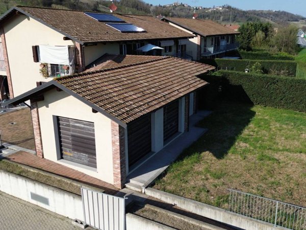 casa indipendente in vendita a Govone in zona Canove