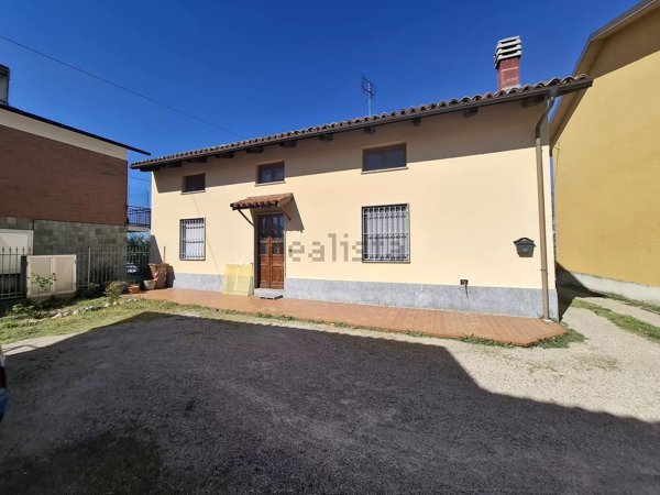 casa indipendente in vendita a Govone in zona San Pietro