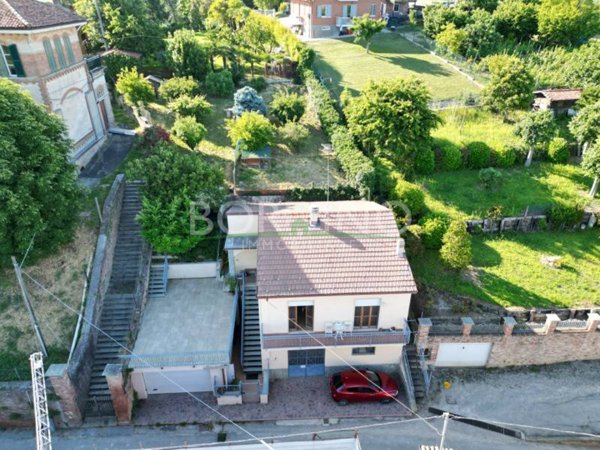 casa indipendente in vendita a Govone in zona San Pietro