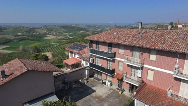 casa indipendente in vendita a Govone in zona Craviano
