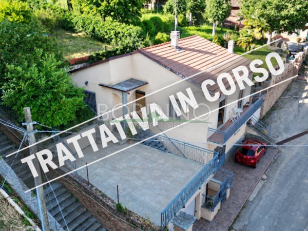 casa indipendente in vendita a Govone in zona San Pietro