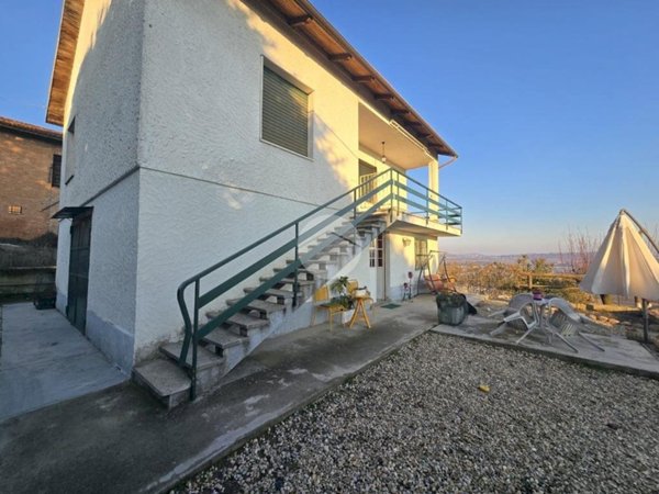 casa indipendente in vendita a Govone in zona San Pietro