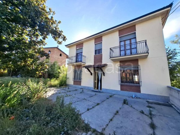 casa indipendente in vendita a Govone in zona Craviano