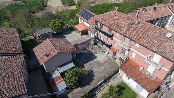 appartamento in vendita a Govone in zona Craviano
