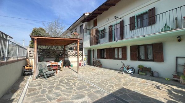 casa indipendente in vendita a Govone in zona Canove