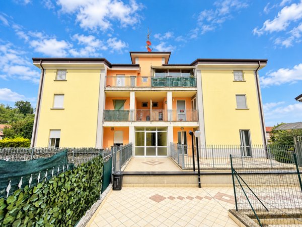 appartamento in vendita a Govone in zona Canove
