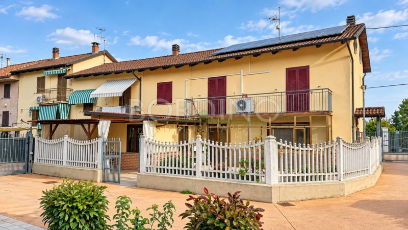 casa indipendente in vendita a Govone in zona Canove