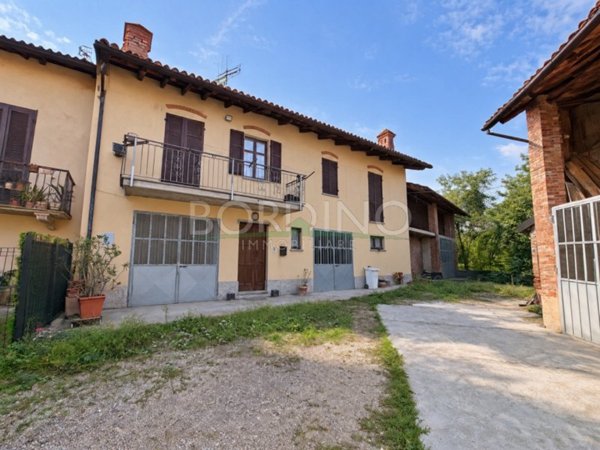 casa indipendente in vendita a Govone in zona Canove