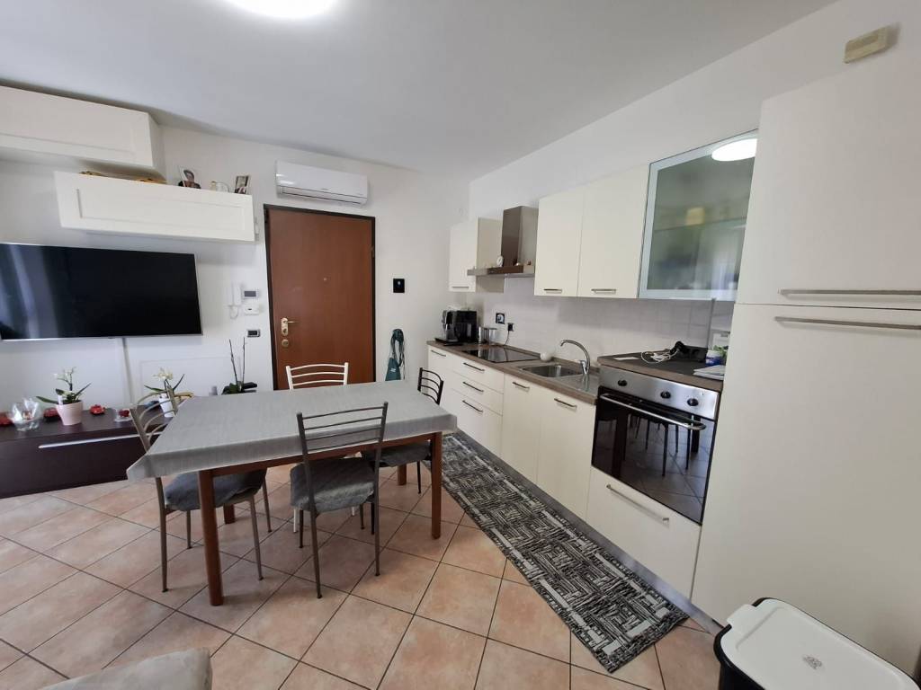 appartamento in vendita a Govone in zona Canove