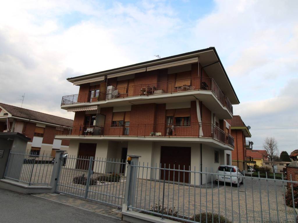 appartamento in vendita a Grinzane Cavour in zona Gallo
