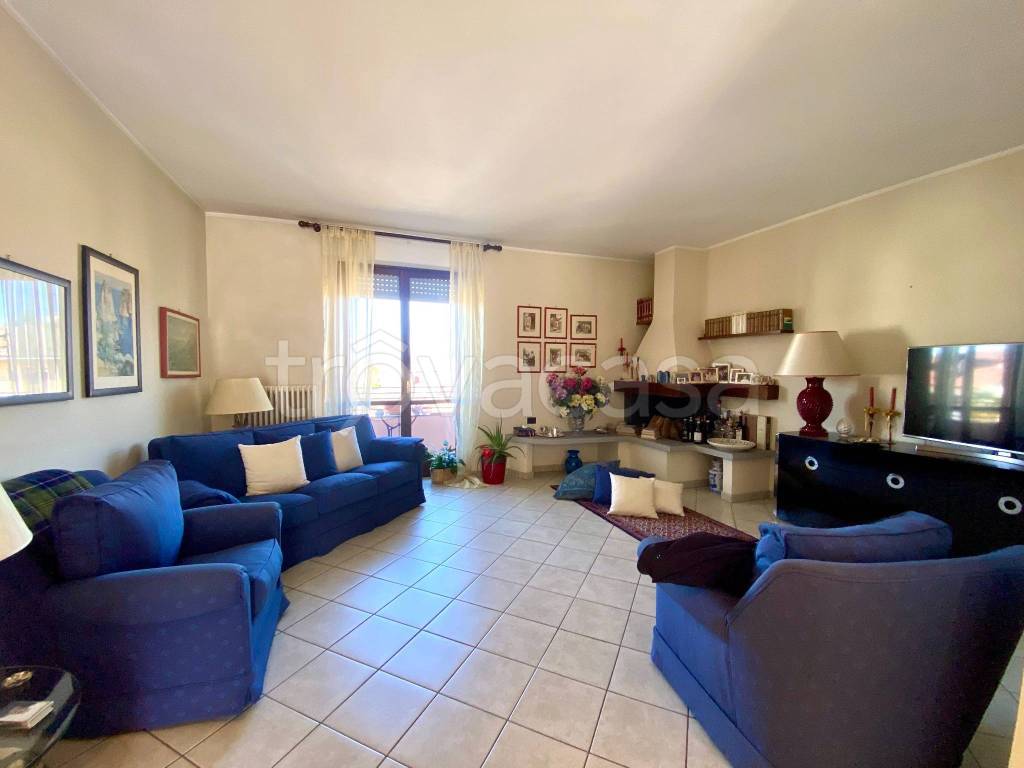 appartamento in vendita a Grinzane Cavour in zona Gallo