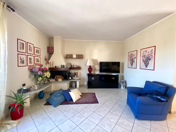 appartamento in vendita a Grinzane Cavour in zona Gallo