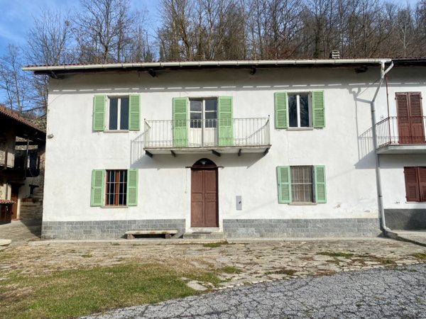 casa indipendente in vendita ad Igliano in zona Langa
