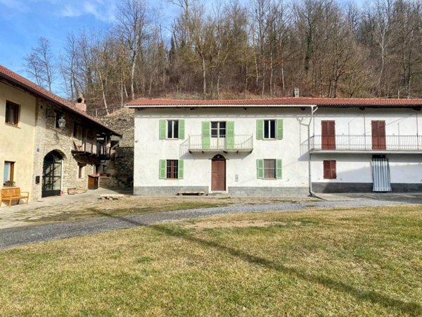 casa indipendente in vendita ad Igliano in zona Langa