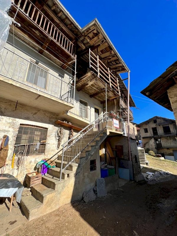 casa indipendente in vendita ad Isasca