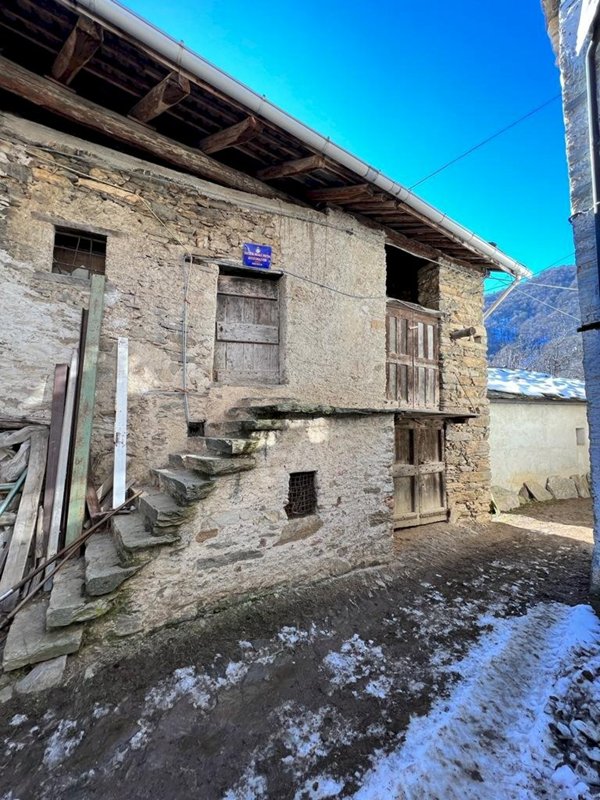 casale in vendita ad Isasca