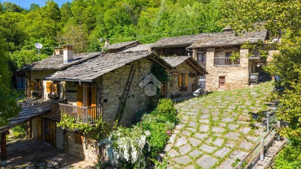 casa indipendente in vendita ad Isasca