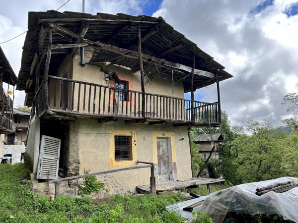 villa in vendita ad Isasca