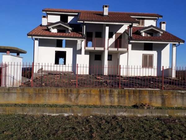 casa indipendente in vendita a Lagnasco