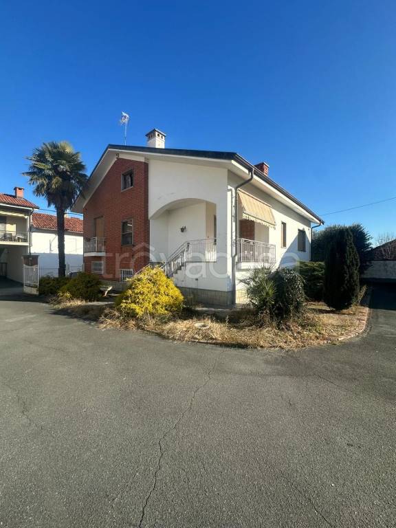 casa indipendente in vendita a Lagnasco