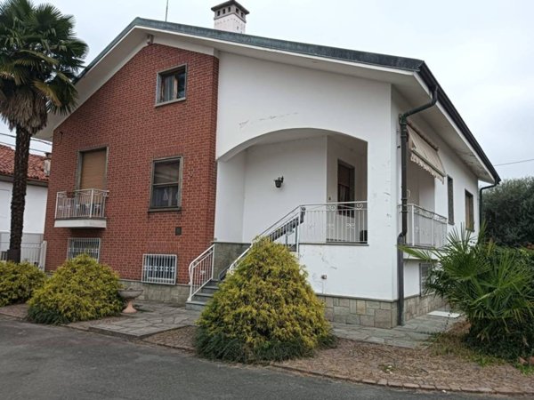casa indipendente in vendita a Lagnasco