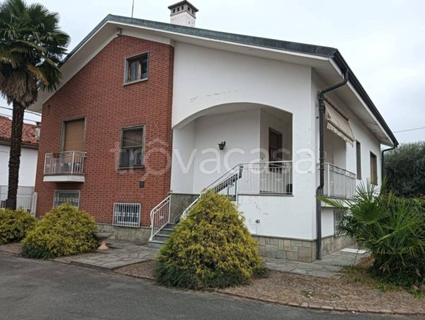 casa indipendente in vendita a Lagnasco
