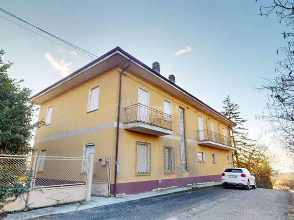 casa indipendente in vendita a La Morra in zona Berri