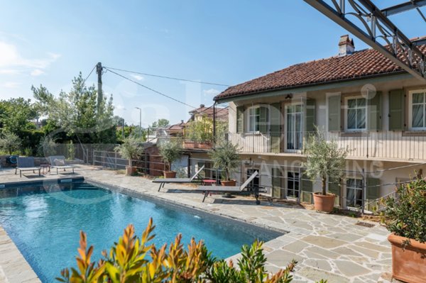 casa indipendente in vendita a La Morra