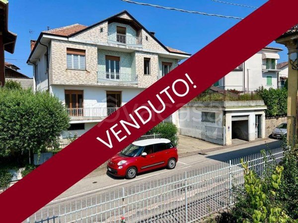 casa indipendente in vendita a La Morra