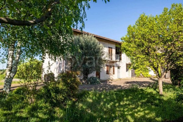 casa indipendente in vendita a La Morra in zona Berri