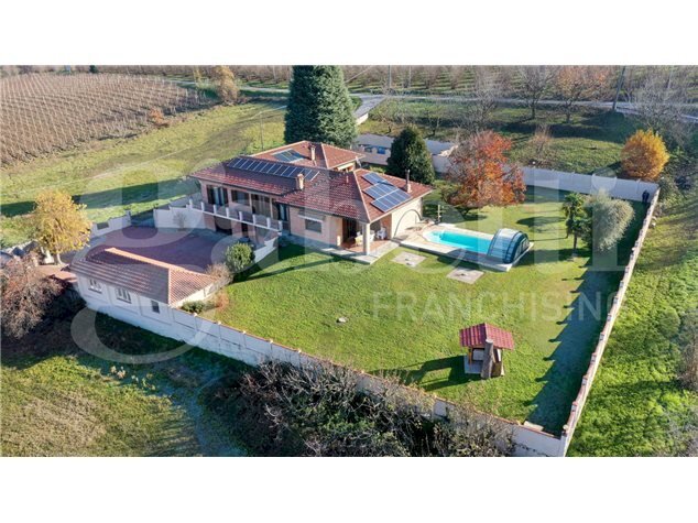 casa indipendente in vendita a La Morra in zona Rivalta