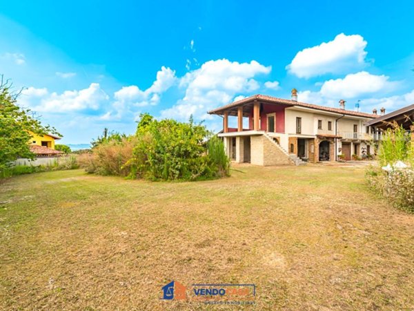 casa indipendente in vendita a La Morra in zona Rivalta