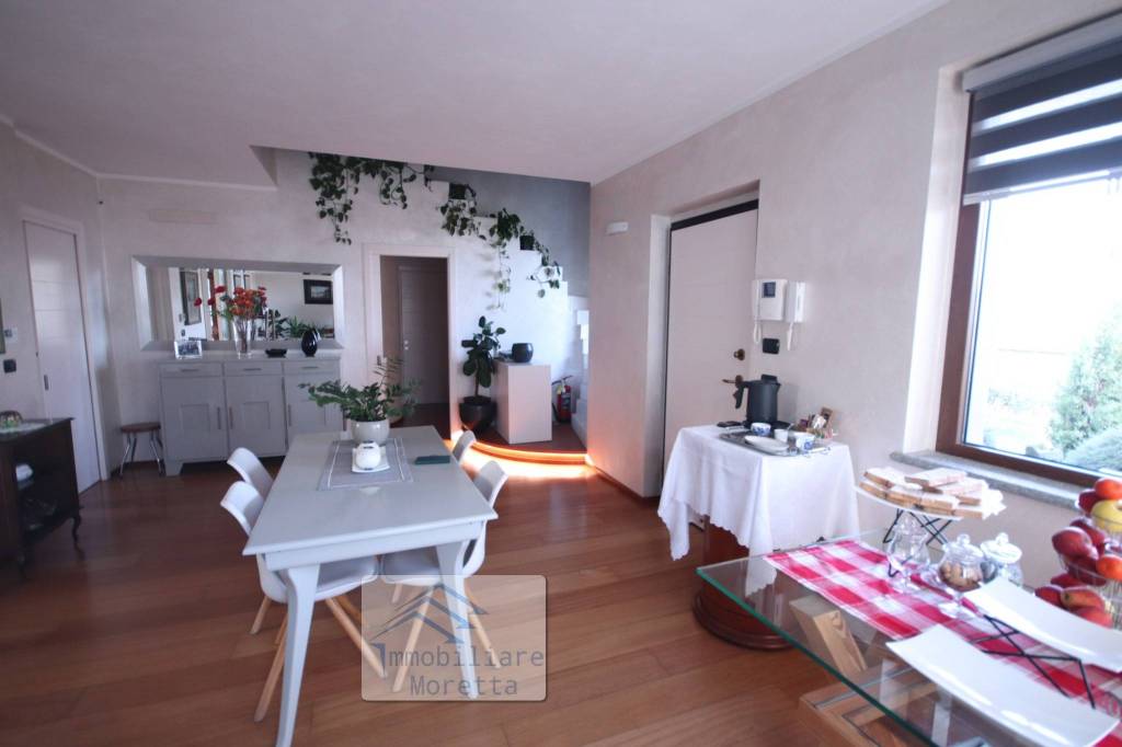 casa indipendente in vendita a La Morra