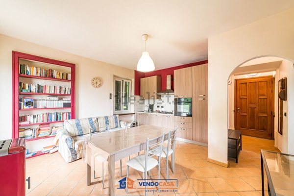 casa indipendente in vendita a La Morra in zona Rivalta