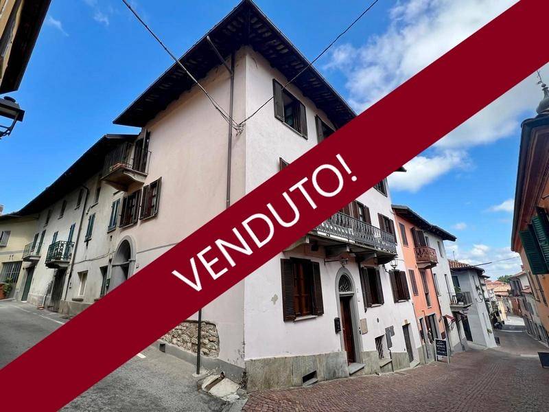 casa indipendente in vendita a La Morra