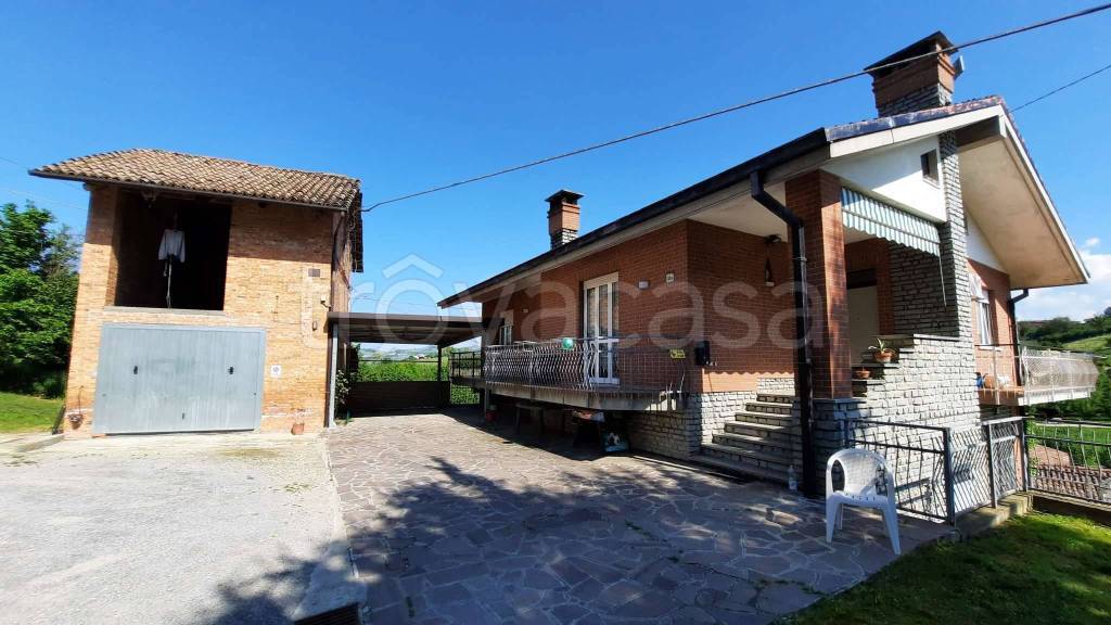 casa indipendente in vendita a La Morra in zona Santa Maria