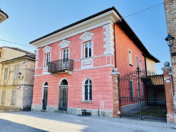 casa indipendente in vendita a La Morra