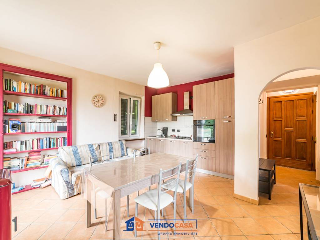 casa indipendente in vendita a La Morra in zona Rivalta