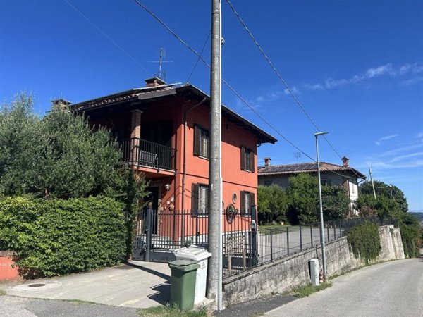 casa indipendente in vendita a La Morra in zona Rivalta