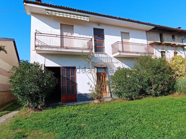 casa indipendente in vendita a La Morra in zona Santa Maria