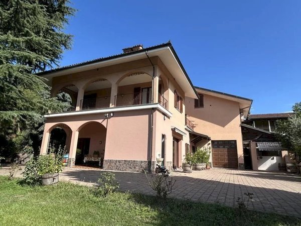 casa indipendente in vendita a La Morra
