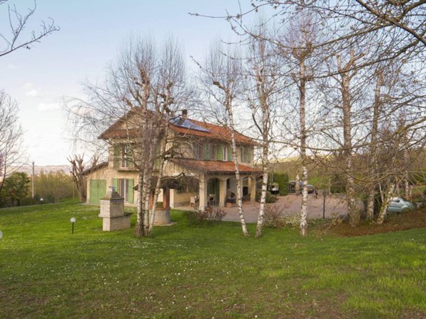 casa indipendente in vendita a La Morra