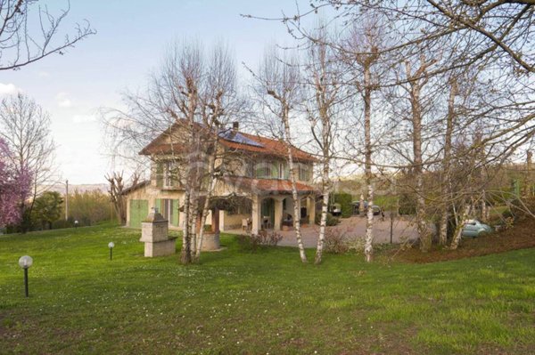 casa indipendente in vendita a La Morra