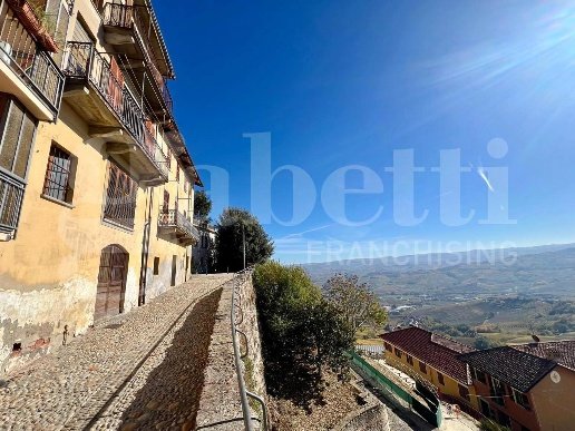 casa indipendente in vendita a La Morra