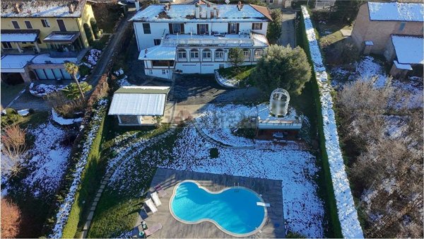 casa indipendente in vendita a La Morra